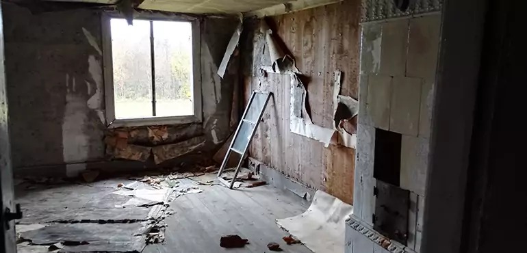 Why Selling a Distressed House Through Traditional Methods Fails in Eugene